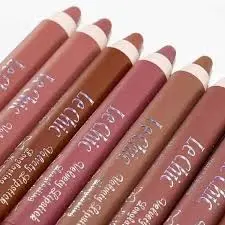 رژ لب مدادی مخملی بادوام لچیک ( لشیک ) Le Chic lipstick